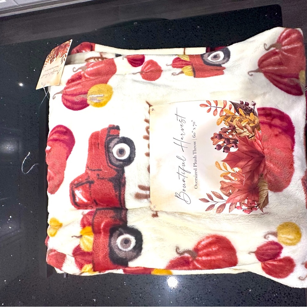 FALL PLUSH THROW